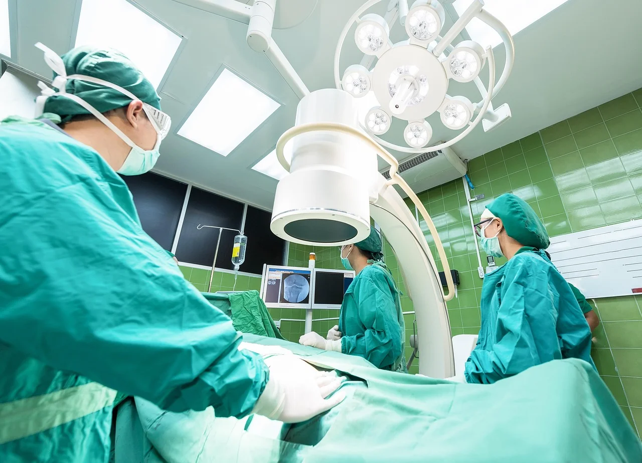 Skleroterapia i nowoczesne leczenie: żylaki, hemoroidy i torbiele odbytu